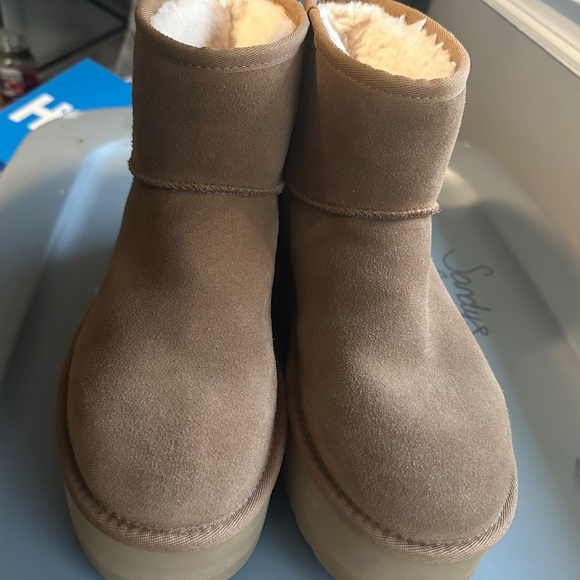 UGG Classic Mini Platform Boot Chestnut color - Picture 2 of 8